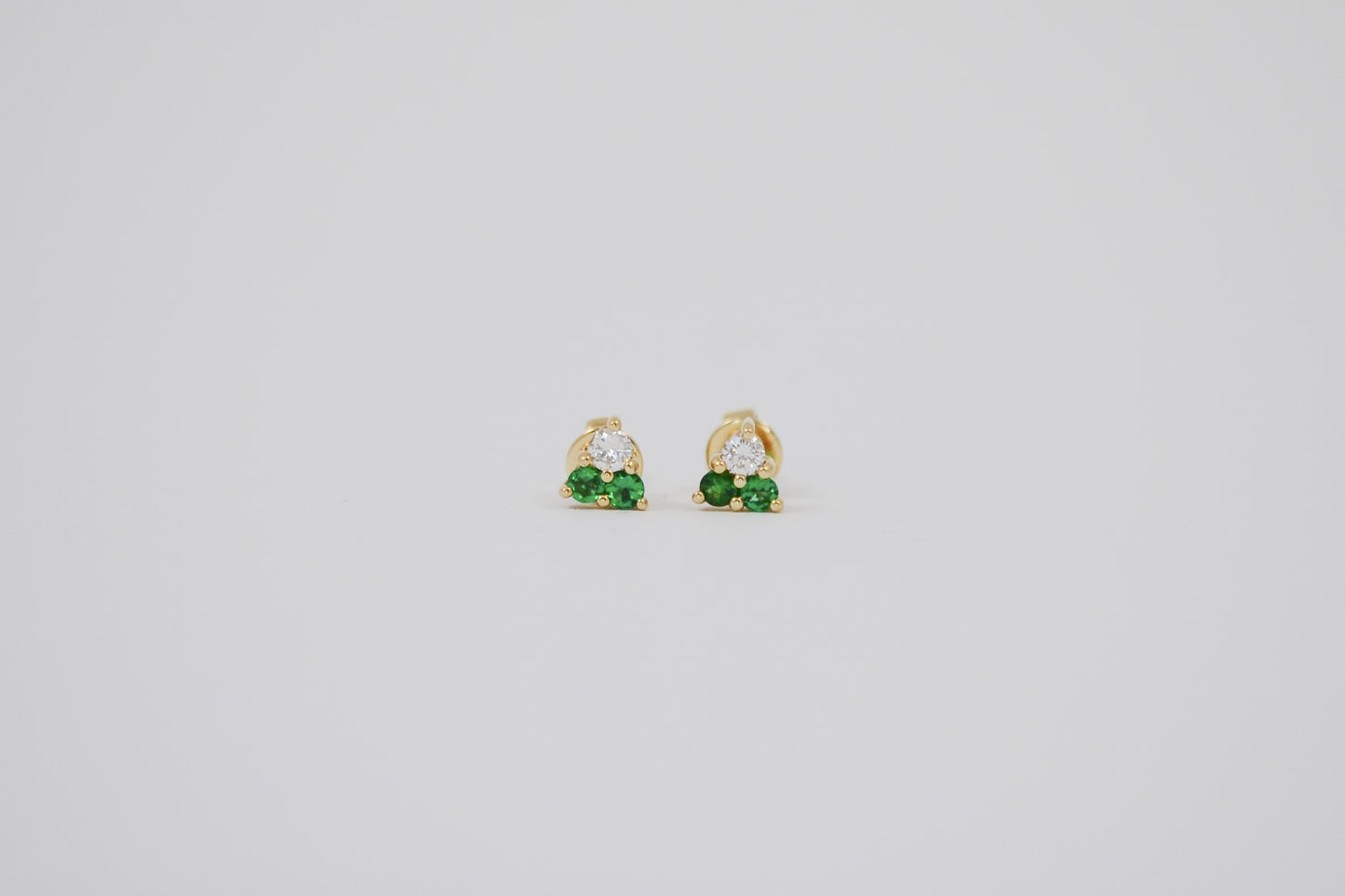 Puces d'oreilles Diamants et Emeraudes Or jaune 14K