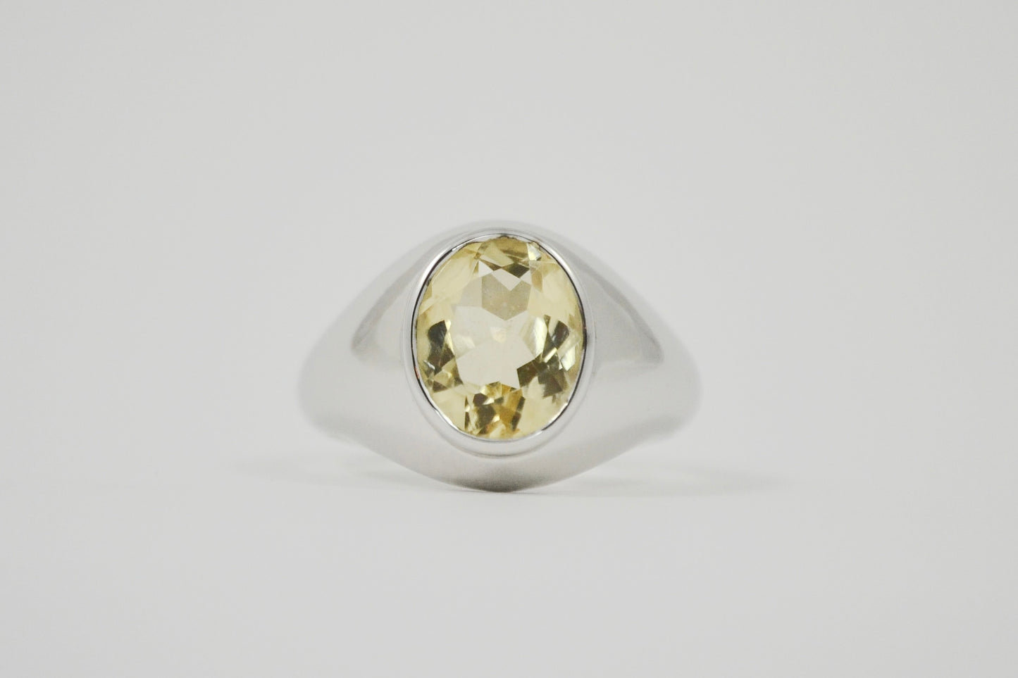 Myrha Citrine light